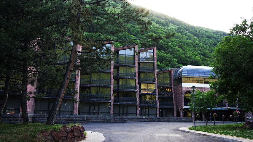 <<Բեսթ Վեսթերն Աղվերան>>